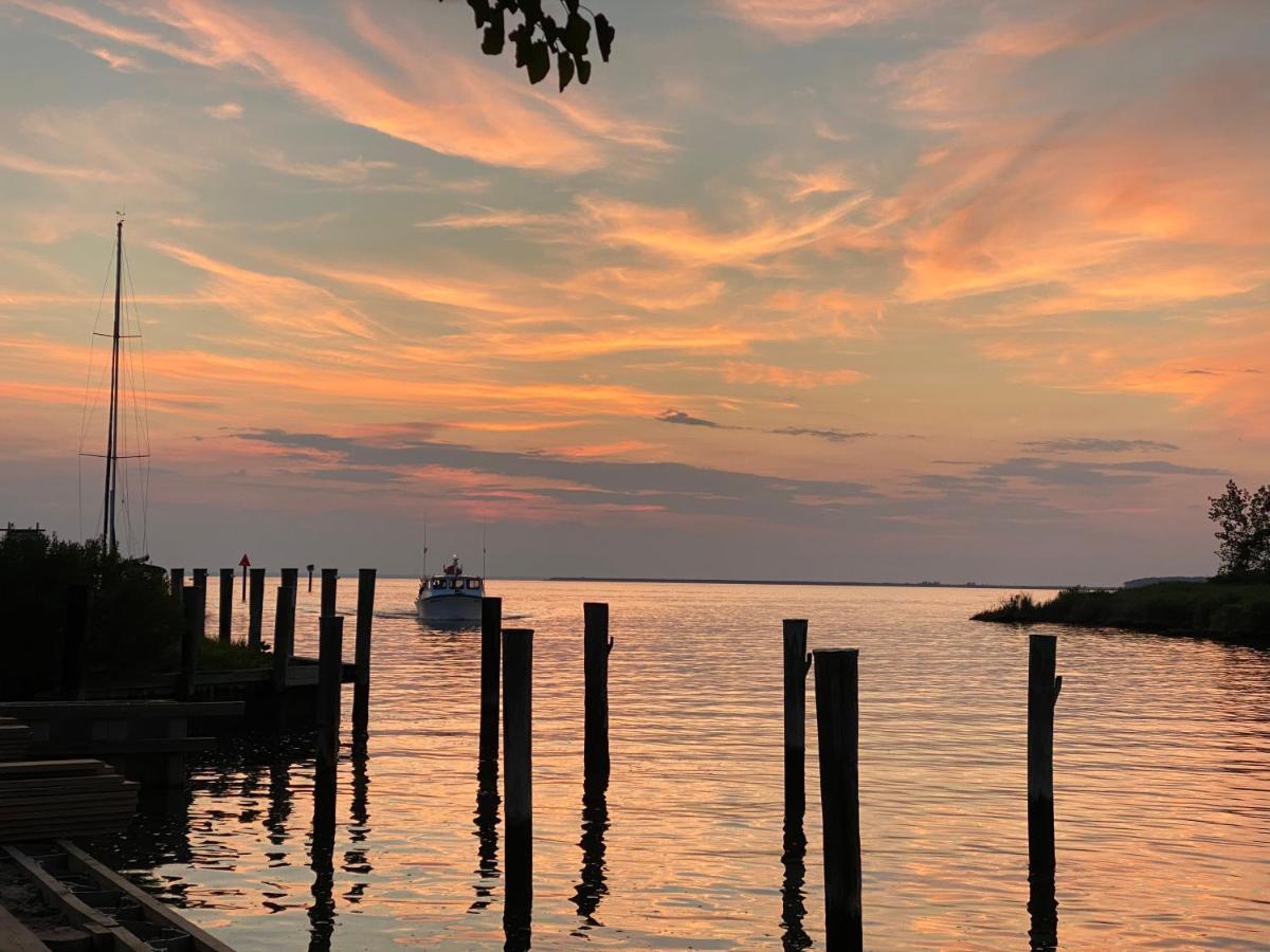 Tilghman Island Inn Екстериор снимка